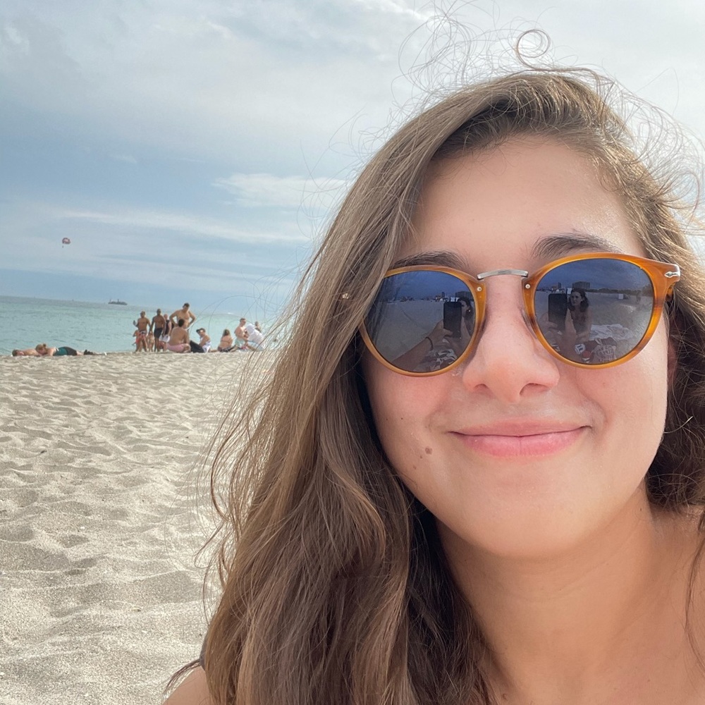 Meet your Posher, Paola